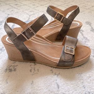NWOT Aetrex Lexa 42/10.5-11 Bronze Leather Cork Wedge Ankle Strap Comfy Sandals